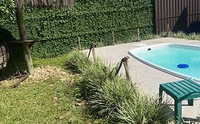Casa com piscina a 500 metros da praia